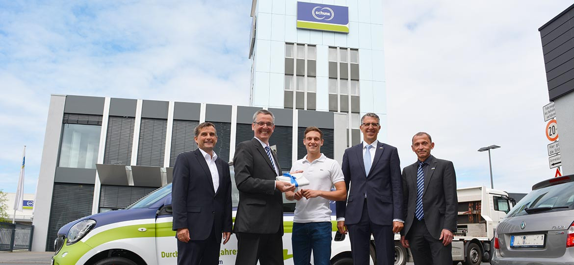 Moritz Schepp drives e-Smart for one year